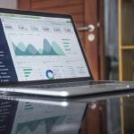 Financial analytics workspace representing Sellvia self-funding and operating cash planning